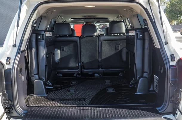 2021 Toyota Landcruiser VX image 11