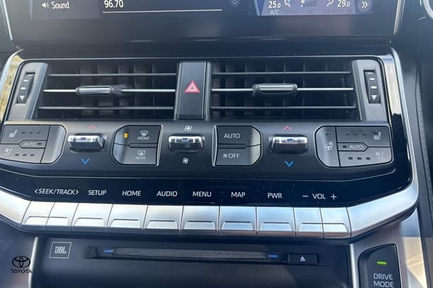 2022 Toyota Landcruiser Sahara image 17