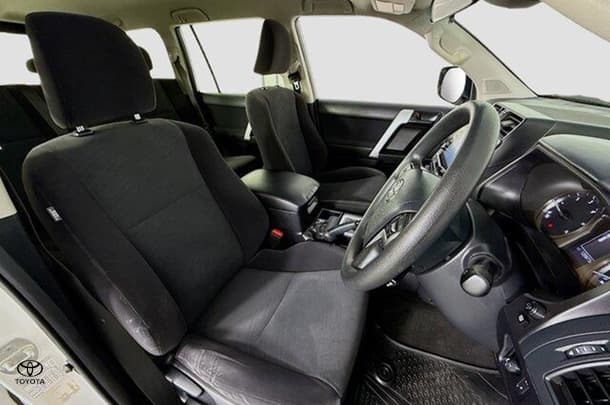 2020 Toyota Prado GX image 3