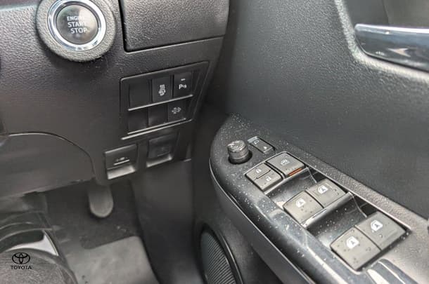 2022 Toyota Hilux SR5 image 26