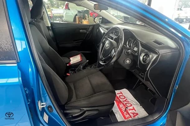 2017 Toyota COROLLA Ascent Sport image 19