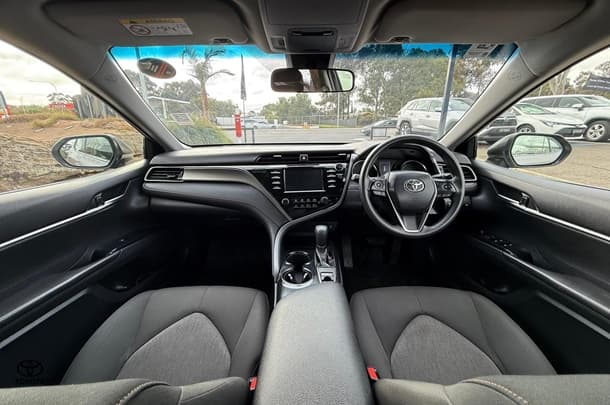 2019 Toyota Camry Ascent image 10