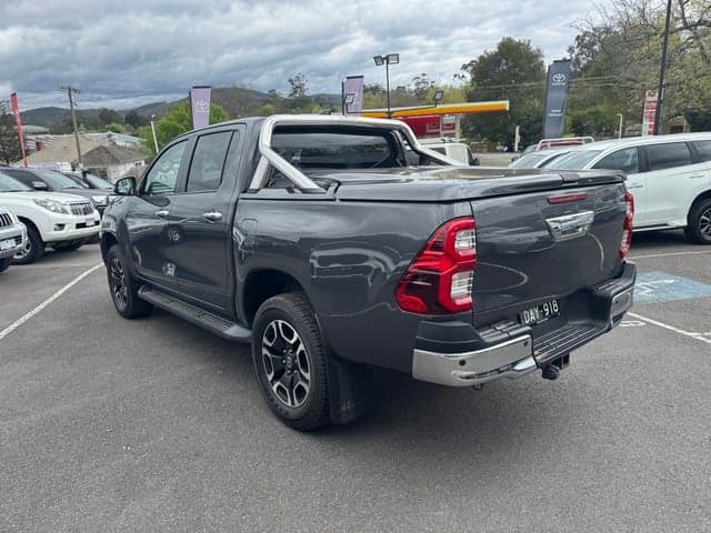 2022 Toyota Hilux SR5 image 5