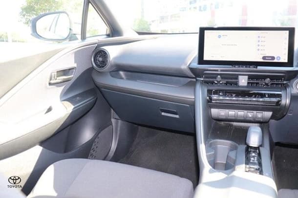 2023 Toyota C-HR Hybrid GXL-2WD image 11