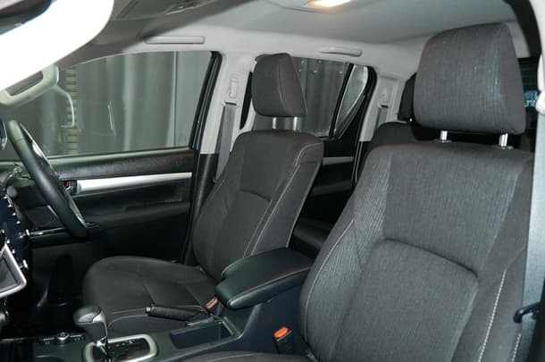 2024 Toyota Hilux 4x4 SR5 image 23