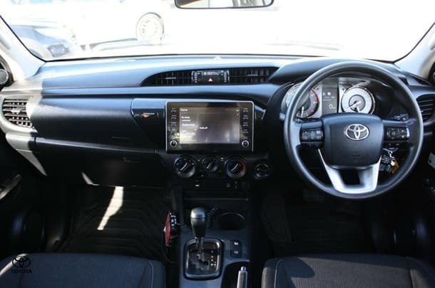 2021 Toyota Hilux SR image 20