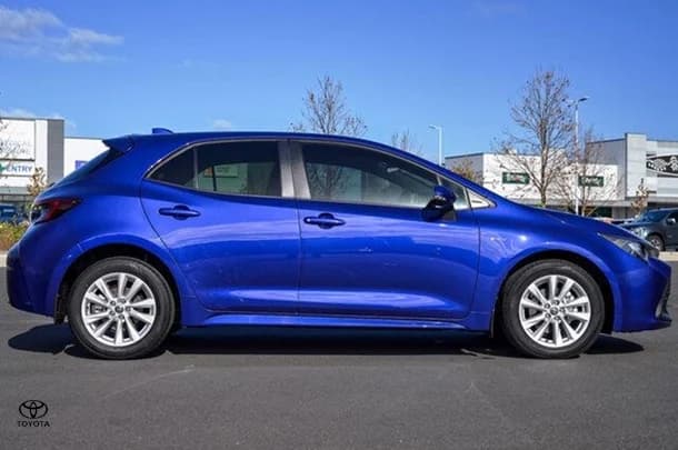 2024 Toyota Corolla Hatch Hybrid Ascent Sport image 3