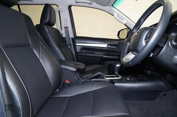 2024 Toyota Hilux 4x4 SR5 image 20