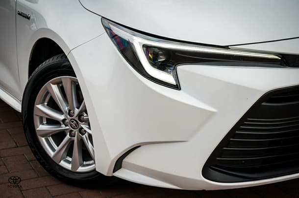 2024 Toyota Corolla Sedan Hybrid Ascent Sport image 2