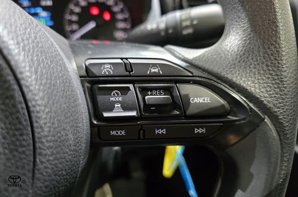 2024 Toyota Yaris Ascent Sport image 16