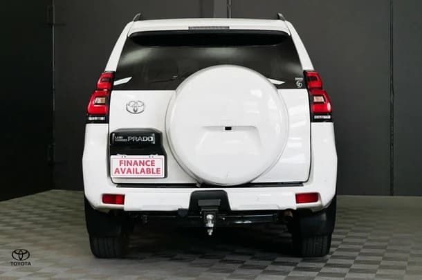 2023 Toyota Prado GXL image 5