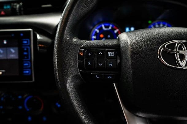 2019 Toyota Hilux 4x4 SR image 19