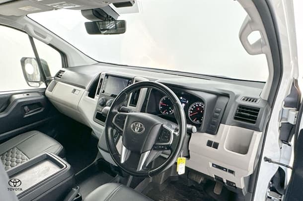 2022 Toyota Hiace SLWB image 16