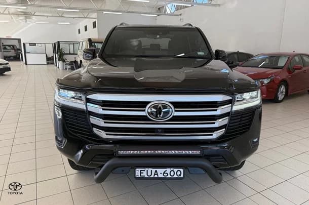 2022 Toyota Landcruiser VX image 2