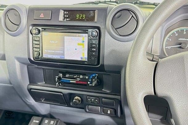2022 Toyota LANDCRUISER MILITARY GXL image 5