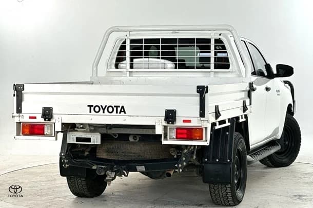 2022 Toyota Hilux SR image 7