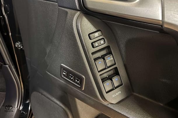 2021 Toyota Prado Kakadu image 17