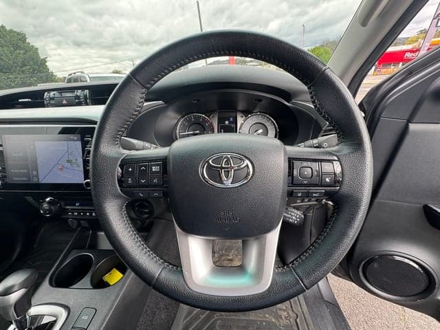 2022 Toyota Hilux SR5 image 13