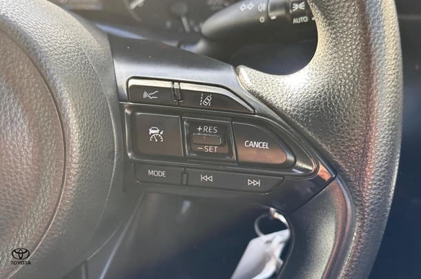 2022 Toyota Yaris Ascent Sport image 18