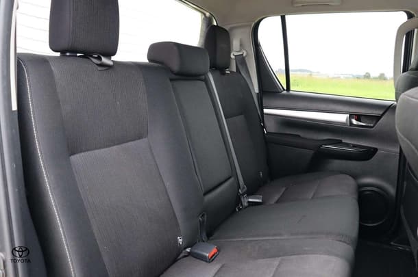 2022 Toyota Hilux 4x4 SR5 image 21