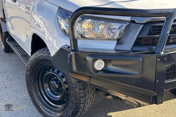 2022 Toyota HiLux 4x4 SR image 2