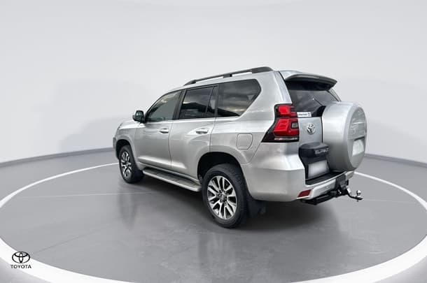 2023 Toyota Prado VX image 6