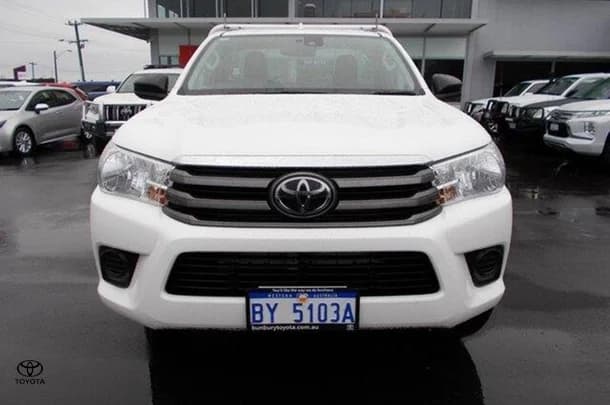2023 Toyota HILUX 4x4 SR image 2
