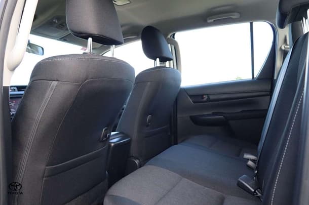 2023 Toyota Hilux 4x4 SR image 23