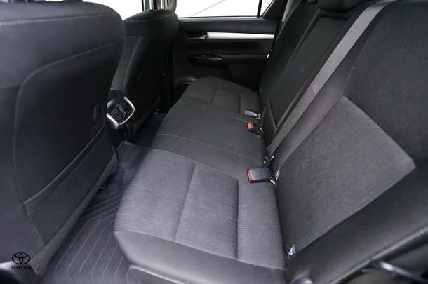 2021 Toyota Hilux 4x4 SR5 image 16