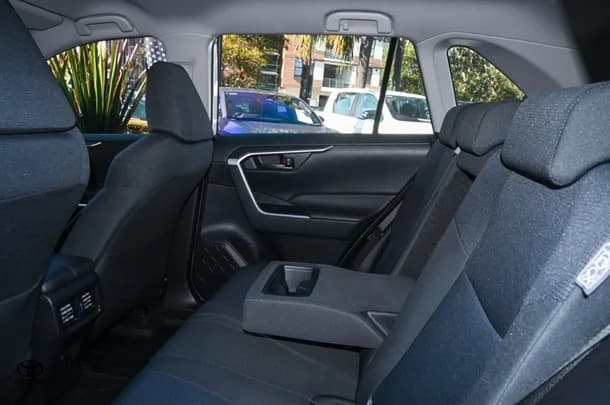 2019 TOYOTA RAV4 GX-2WD image 9
