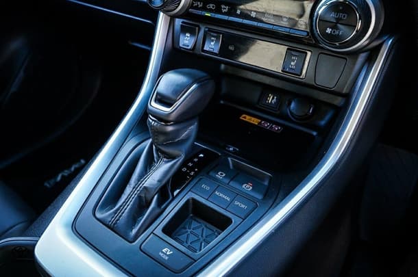 2024 Toyota RAV4 Hybrid XSE 2WD image 24