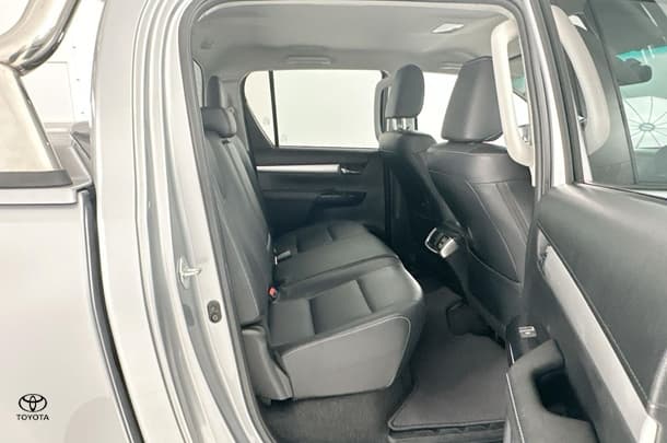 2022 Toyota Hilux SR5 image 17