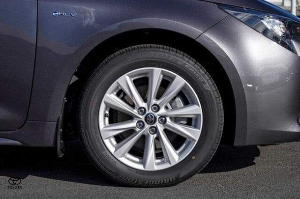 2024 Toyota Corolla Hatch Hybrid Ascent Sport image 12