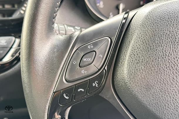 2022 Toyota C-HR GXL-2WD image 15