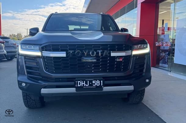 2021 Toyota Landcruiser GR-S image 3