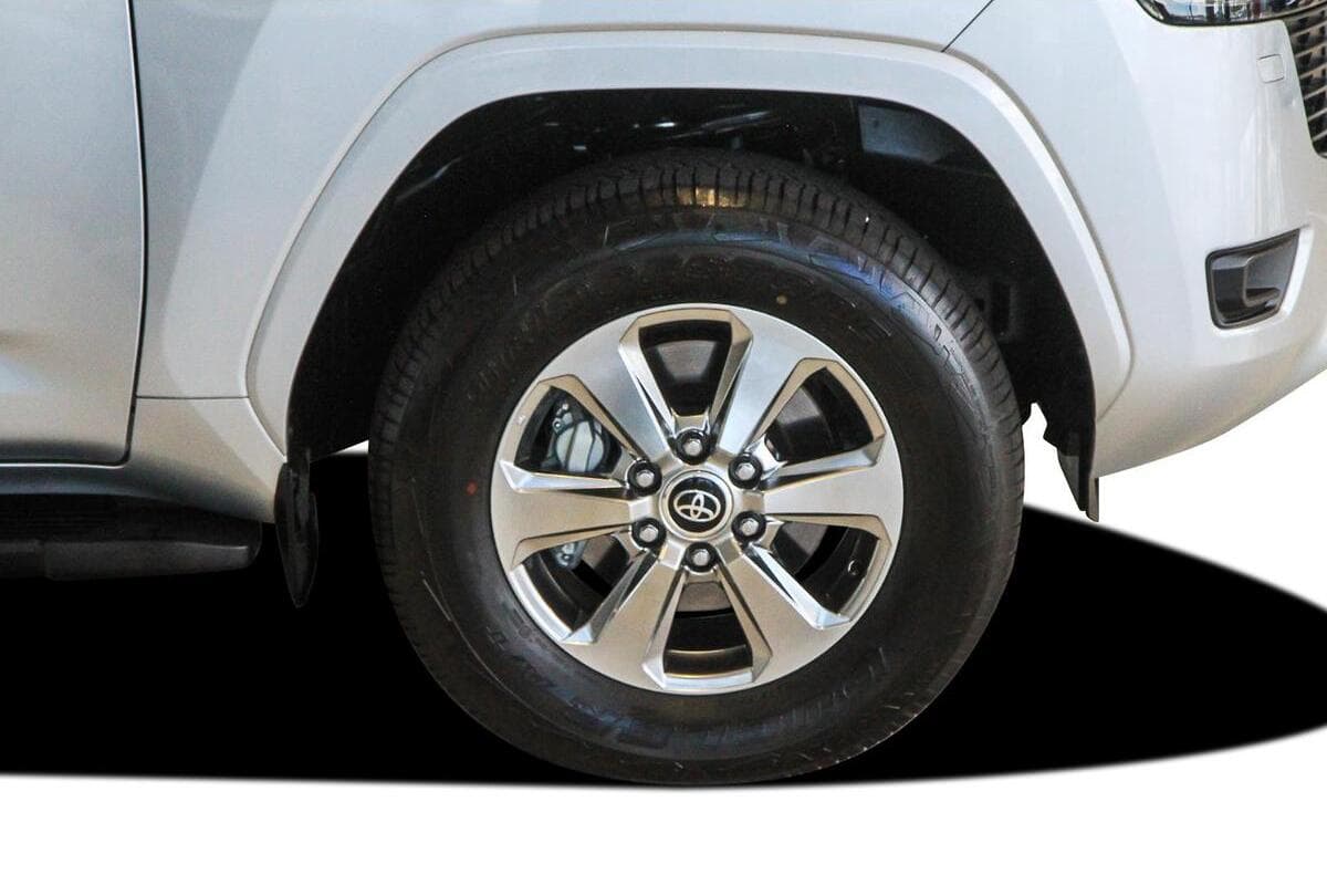 2024 Toyota Landcruiser Sahara Auto 4x4 image 17