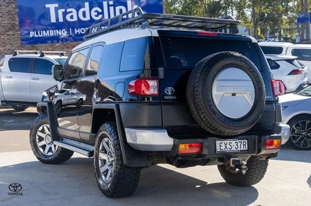 2016 Toyota FJ Cruiser FJ Cruiser image 2
