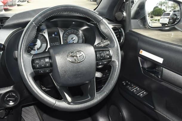 2023 Toyota Hilux 4x4 Rogue image 6