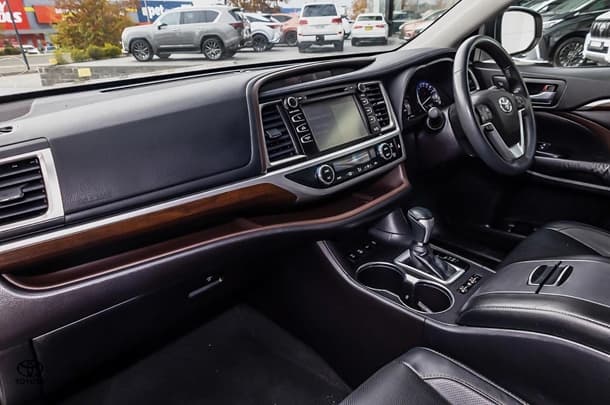 2016 Toyota KLUGER AWD GRANDE image 9