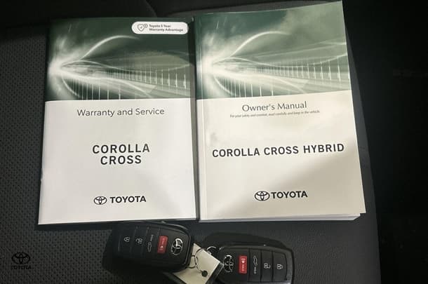2023 Toyota Corolla Cross Hybrid Atmos AWD image 6