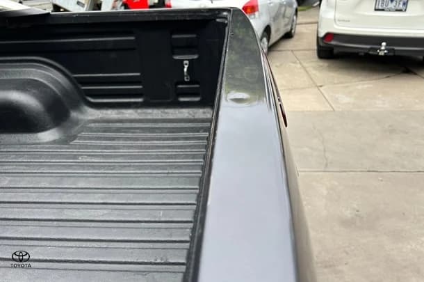 2022 Toyota Hilux 4x4 SR5 image 15