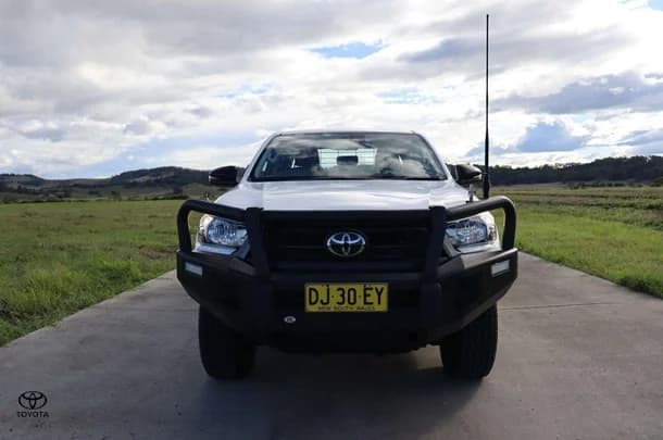 2023 Toyota Hilux 4x4 SR image 2