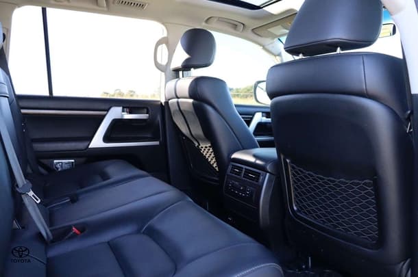 2018 Toyota Landcruiser VX image 25