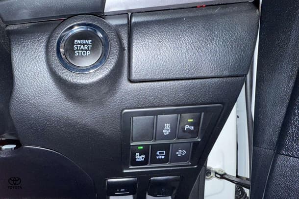2023 Toyota Hilux SR5 image 16