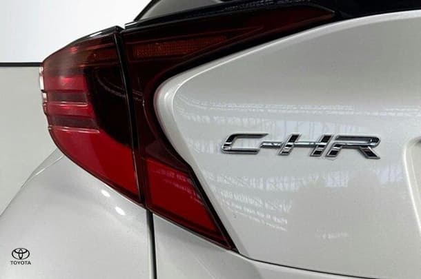 2022 Toyota C-HR Hybrid Koba 2WD image 8