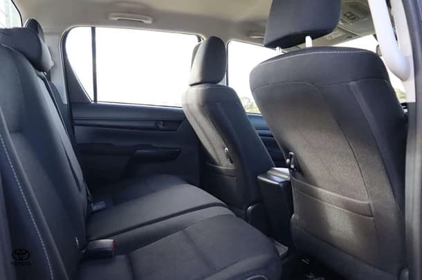 2023 Toyota Hilux 4x4 SR image 21