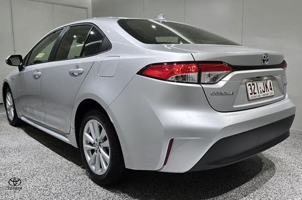 2024 Toyota COROLLA SEDAN HYBRID Ascent Sport image 5