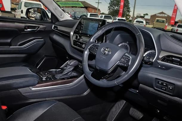 2021 Toyota KLUGER AWD GRANDE image 7