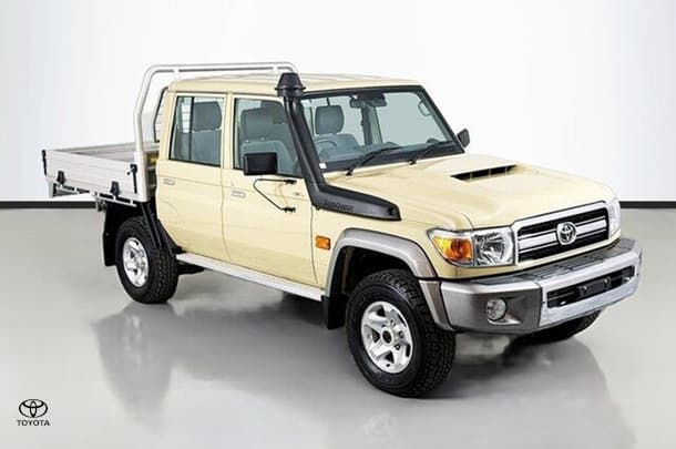 2022 Toyota LANDCRUISER MILITARY GXL image 18