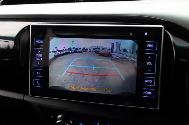 2018 Toyota Hilux 4x4 SR5 image 11